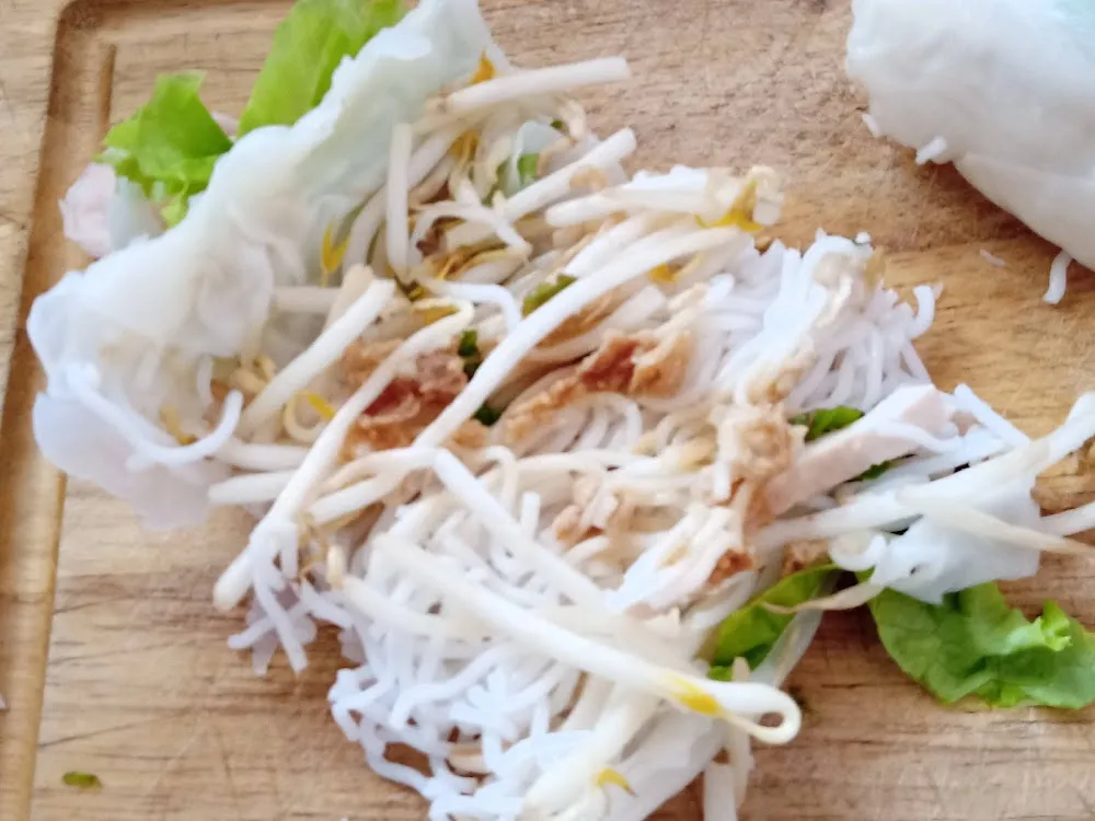 Après Avoir Ouvert Le Rouleau de Printemps Le Soja A Noirci Pas Frais